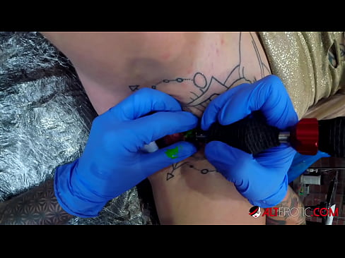 ❤️ Extrem tattooed Hottie Sully Savage krut en Tattoo op hirem Klitoris ️ Anal Video op lb.tubesexer-com.ru ❌❤