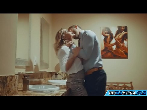 ❤️ Wann eng Busty Blond Iech an engem ëffentlechen Toilette verféiert ️ Anal Video op lb.tubesexer-com.ru ❌❤